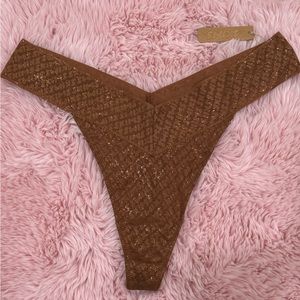 NWT SKIMS LOGO MESH THONG‎